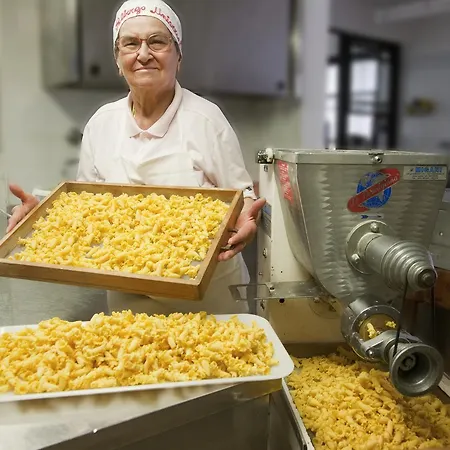 Universal Ριτσιόνε