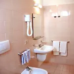 Universal Hotel 2*