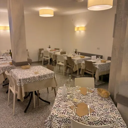 Hotel Universal 2*