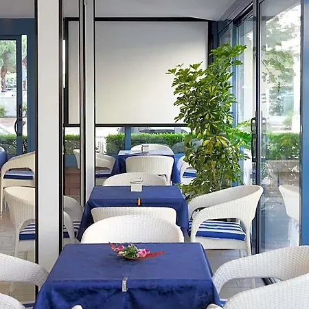 Universal Hotel 2*